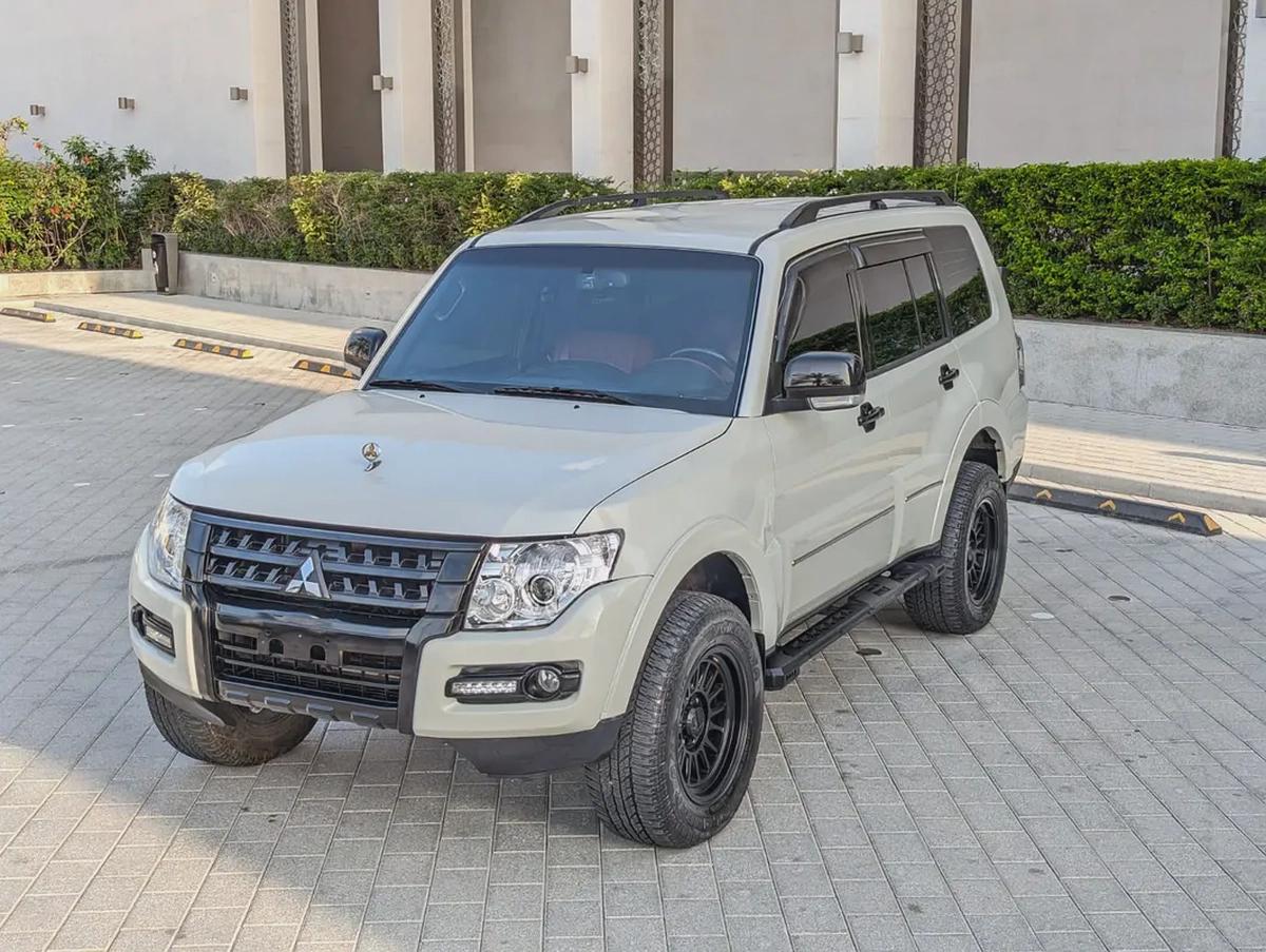 MITSUBISHI PAJERO 2020 GCC V6 3.8L IN EXCELLENT CONDITION-1-1