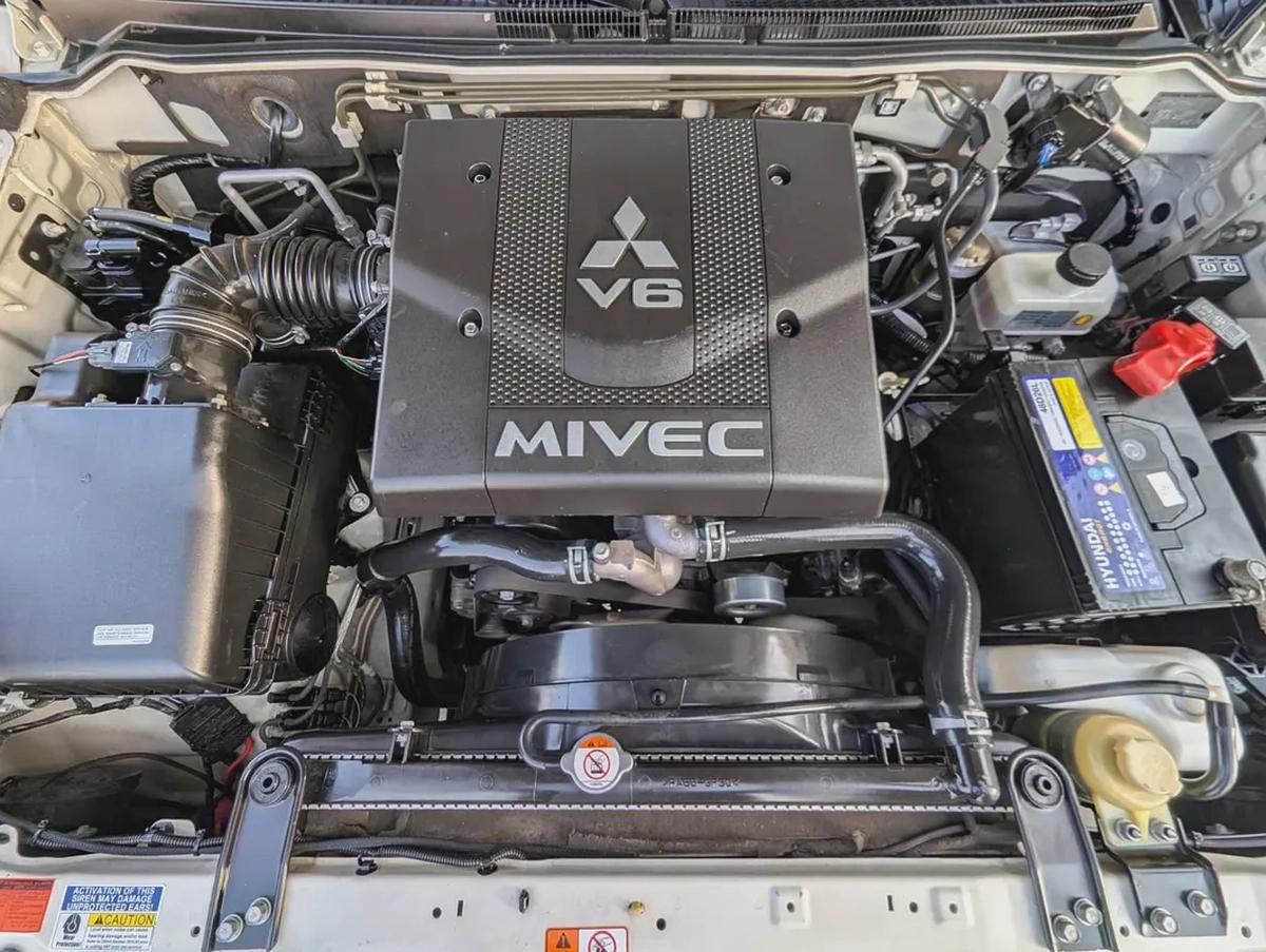 MITSUBISHI PAJERO 2020 GCC V6 3.8L IN EXCELLENT CONDITION-10-10