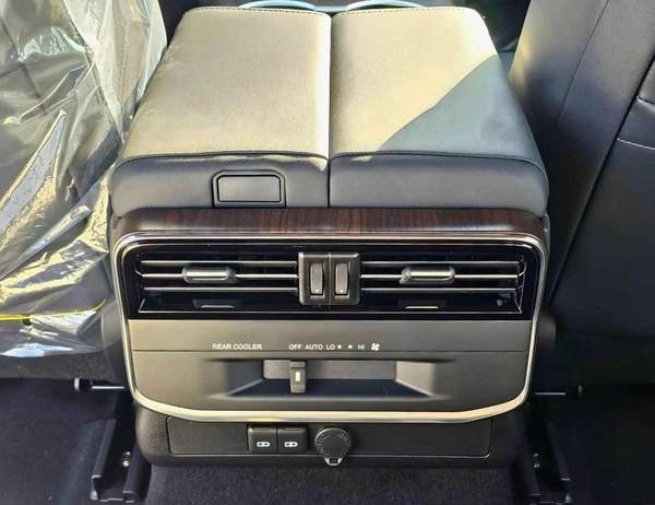 Toyota Land Cruiser GXR TWIN TURBO /REAR ENTERTAINMENT SCREEN /SUNROOF/FRONT PWR SEATS (CODE#GXR3M2)