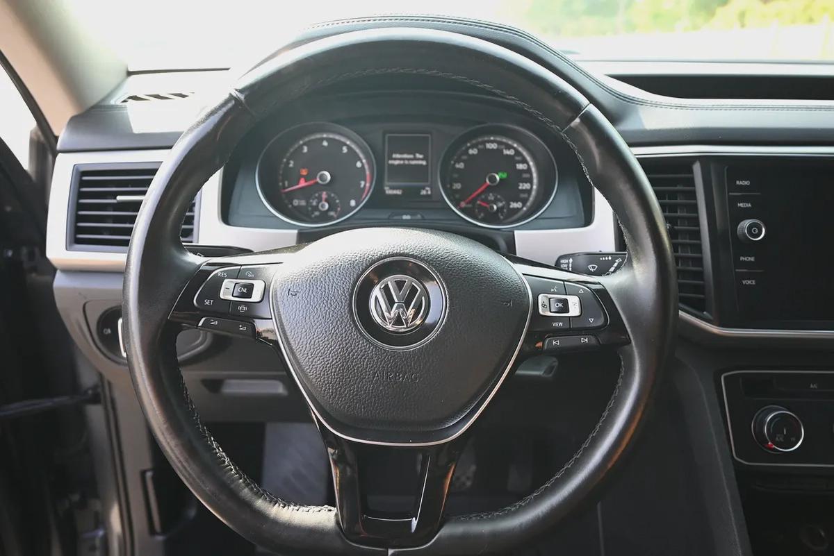 870 AED - GCC SPECS - VOLKSWAGEN TERAMONT 3.6L 4WD - FIRST OWNER-9-9