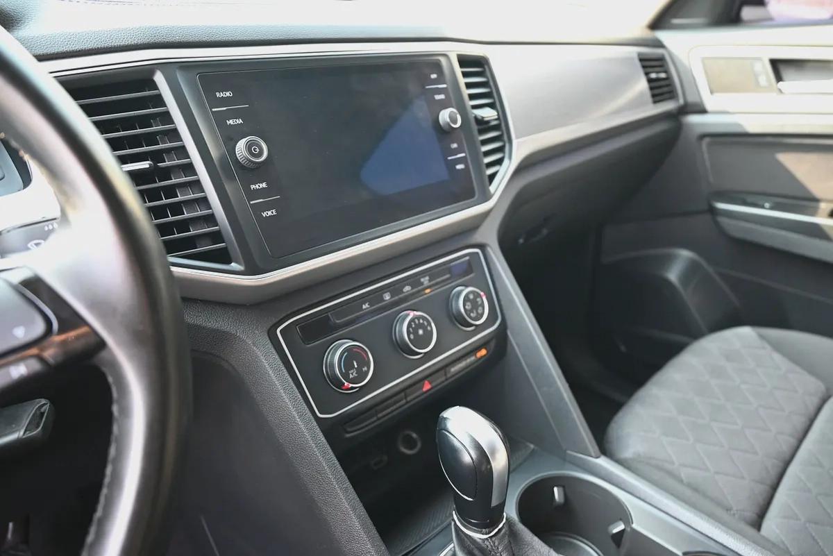 870 AED - GCC SPECS - VOLKSWAGEN TERAMONT 3.6L 4WD - FIRST OWNER-11-11