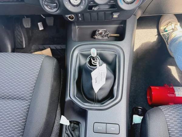 Toyota Hilux SR5 2026 - 2.4 diesel European Specs - Brand New!