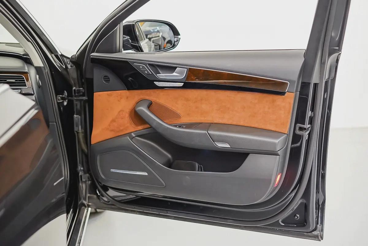 AED 1391 PM | AUDI A8L 50TFSI 2015 | HIGH OPTIONS | WELL MAINTAINED | 1 YEAR WARRANTY | GCC-11-11