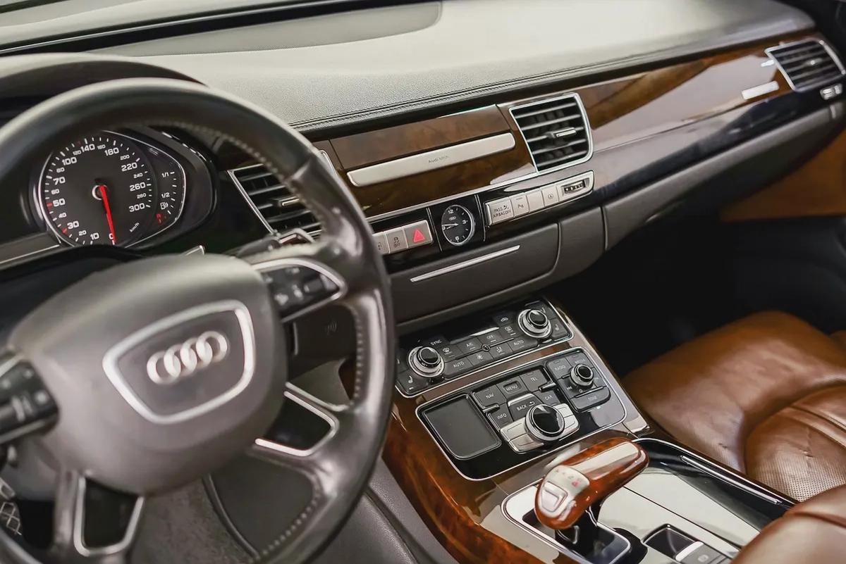 AED 1391 PM | AUDI A8L 50TFSI 2015 | HIGH OPTIONS | WELL MAINTAINED | 1 YEAR WARRANTY | GCC-12-12