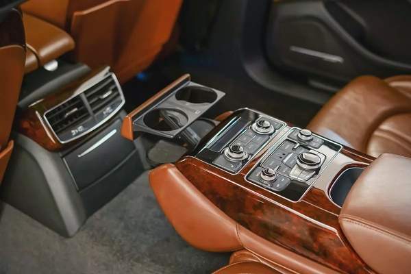 AED 1391 PM | AUDI A8L 50TFSI 2015 | HIGH OPTIONS | WELL MAINTAINED | 1 YEAR WARRANTY | GCC