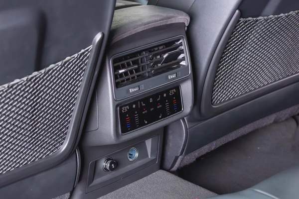 AUDI RSQ8 Performance-Super SUV-Exclusive Order-Carbon Ceramic Brakes-23 Inch Satin Grey Rims