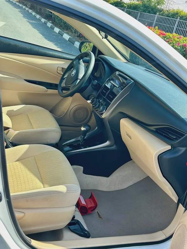 560/- AED EMI TOYOTA YARIS 1.5L SE FWD || WELL MAINTAINED