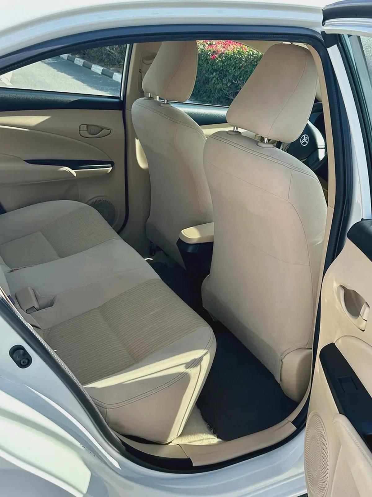 560/- AED EMI TOYOTA YARIS 1.5L SE FWD || WELL MAINTAINED-10-10