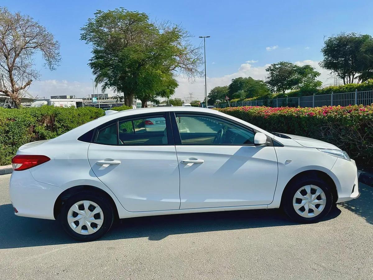 560/- AED EMI TOYOTA YARIS 1.5L SE FWD || WELL MAINTAINED-12-12