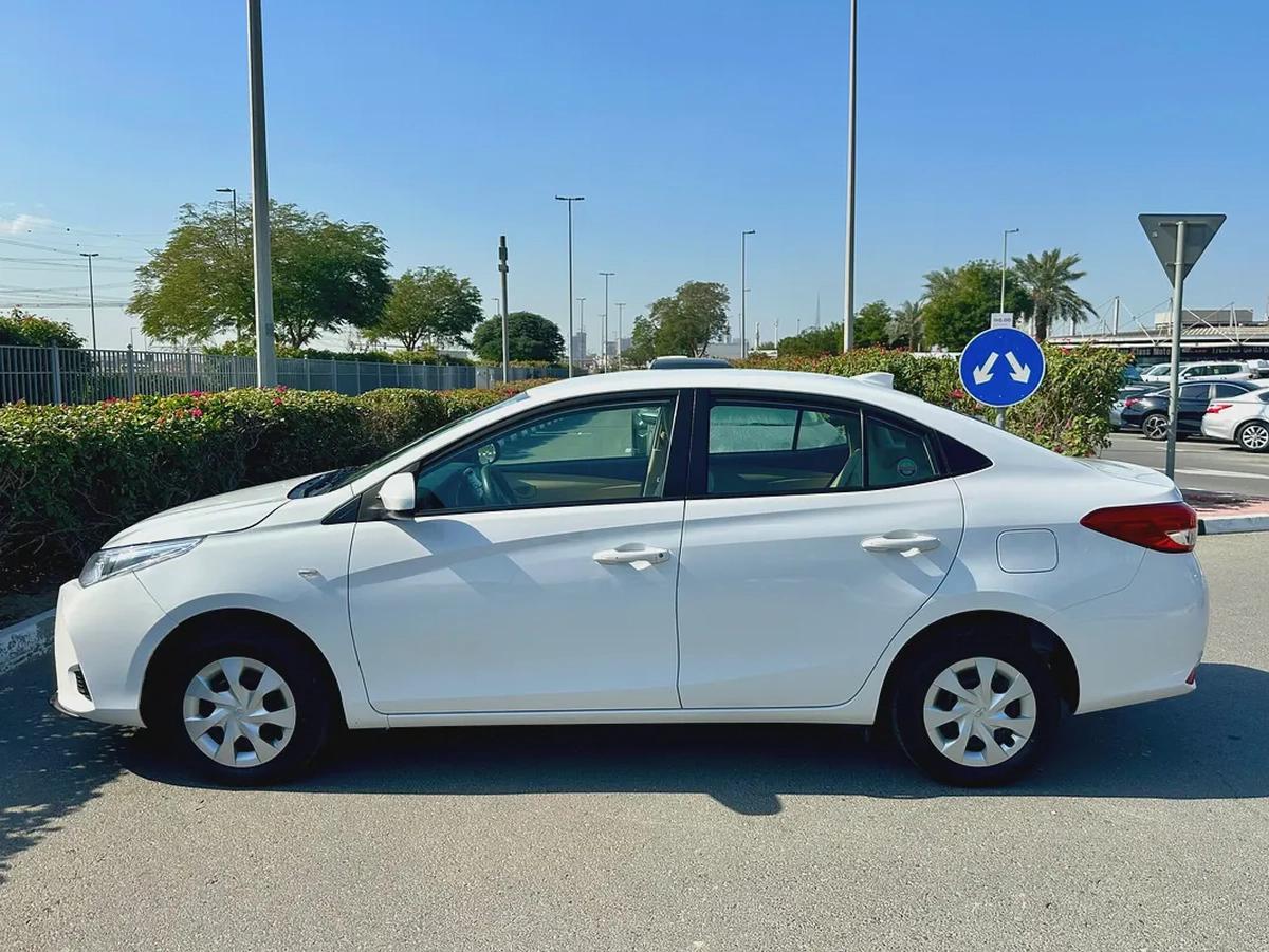560/- AED EMI TOYOTA YARIS 1.5L SE FWD || WELL MAINTAINED-13-13