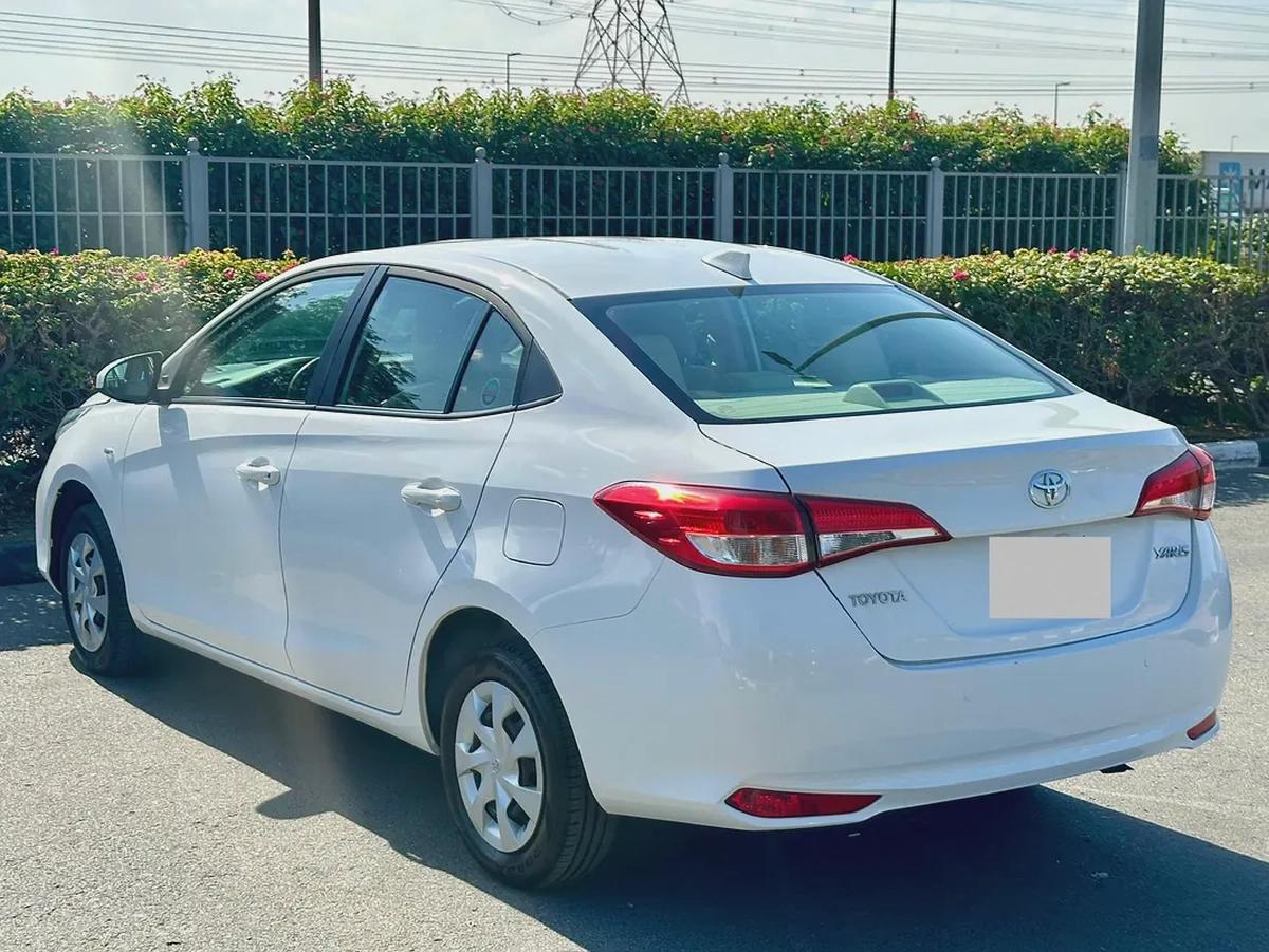 560/- AED EMI TOYOTA YARIS 1.5L SE FWD || WELL MAINTAINED-15-15