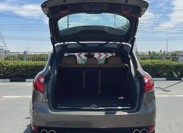 Porsche Cayenne Turbo 2011 GCC Specs