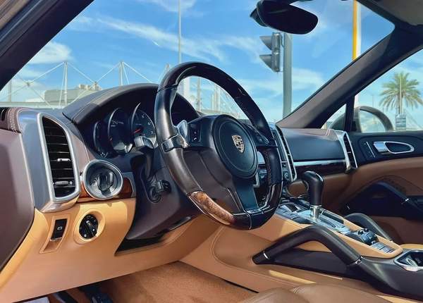 Porsche Cayenne Turbo 2011 GCC Specs