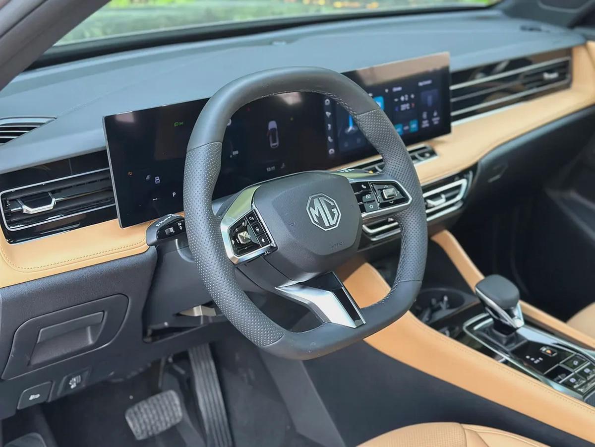 MG l HS LUXURY 2025 I GCC I FULL OPTION-8-8