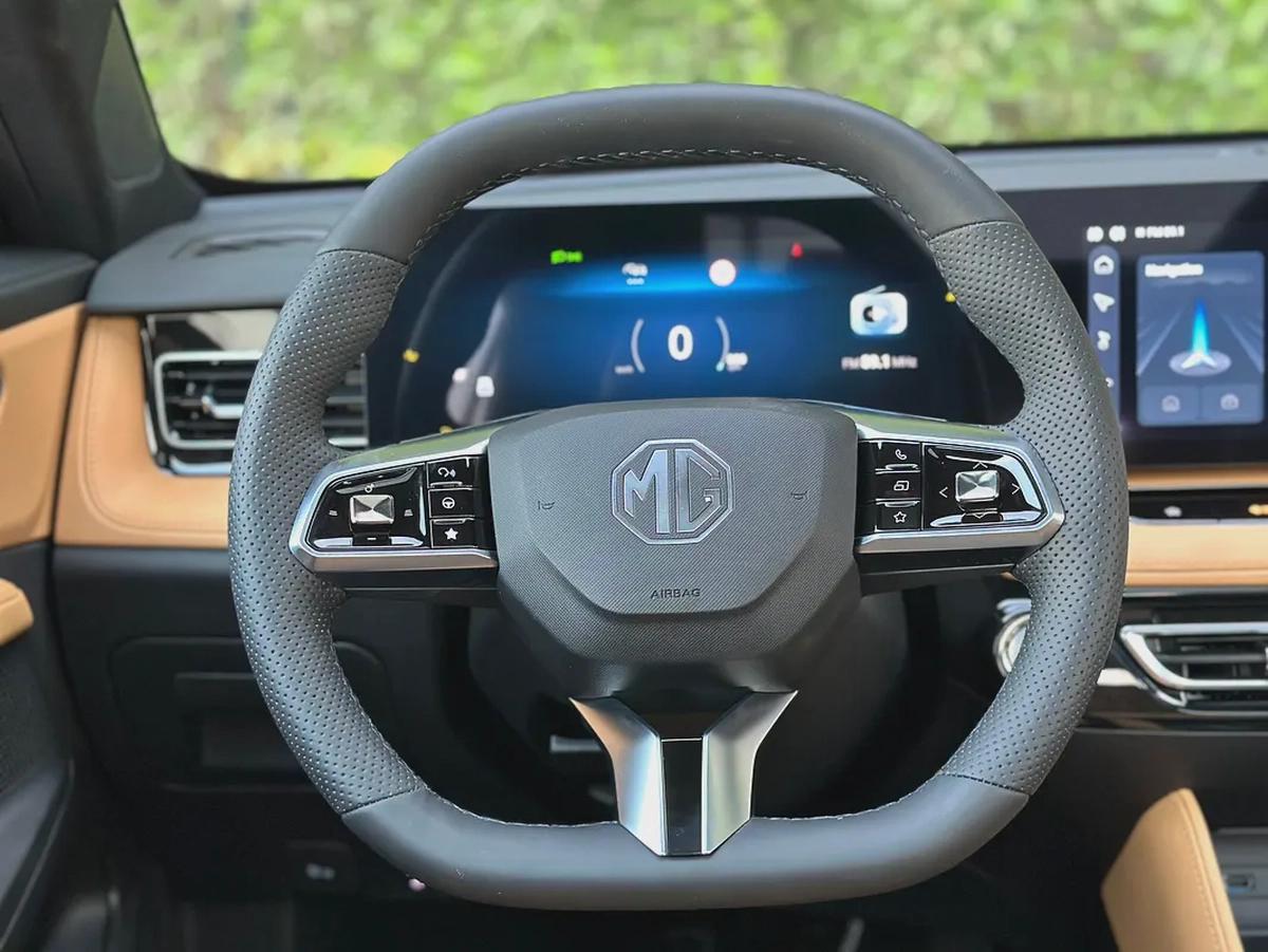 MG l HS LUXURY 2025 I GCC I FULL OPTION-9-9