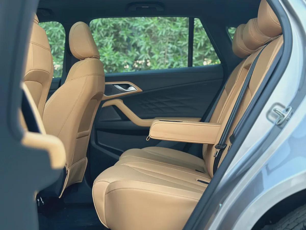 MG l HS LUXURY 2025 I GCC I FULL OPTION-18-18