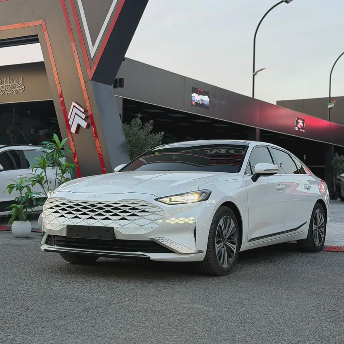 Kia K8 2023 Hybrid | Korean Specs | Clean Title | 37K KM | White | كيا K8 2023 هايبرد وارد كوري كلين-0-0