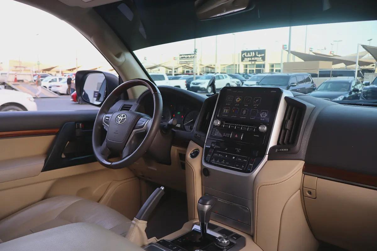 Toyota land cruiser GXR V8 4.6-3-3