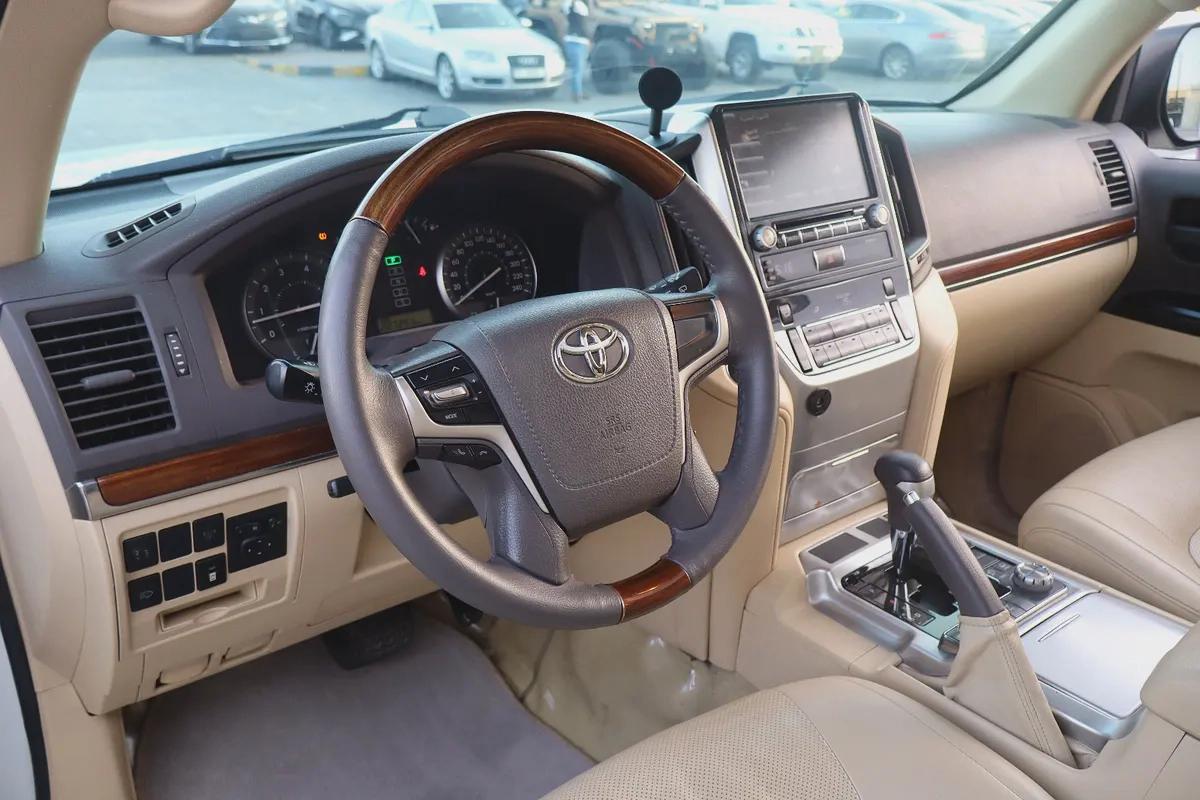 Toyota land cruiser GXR V8 4.6-4-4