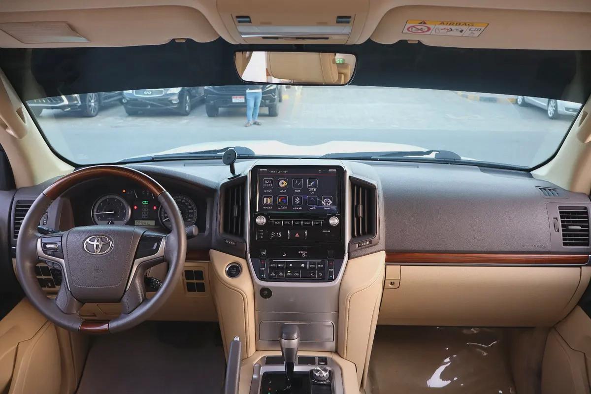 Toyota land cruiser GXR V8 4.6-5-5