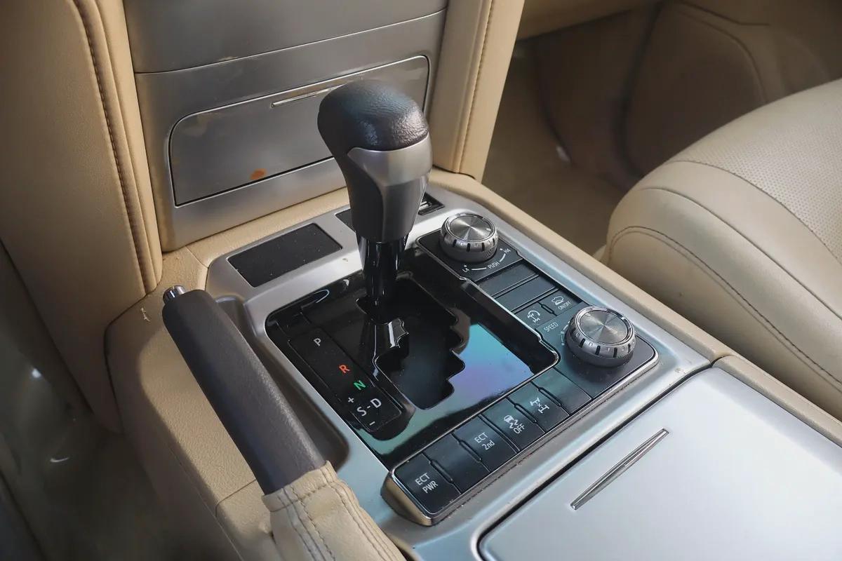 Toyota land cruiser GXR V8 4.6-9-9