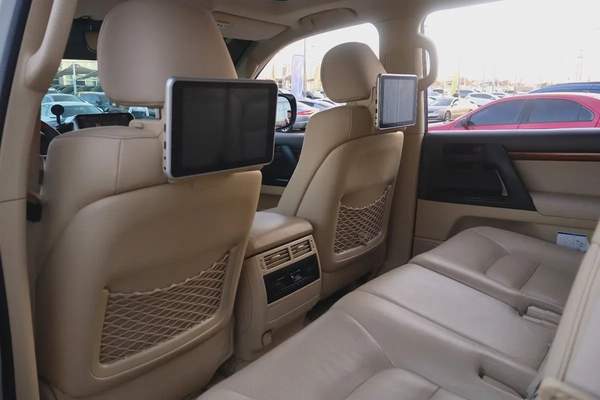 Toyota land cruiser GXR V8 4.6