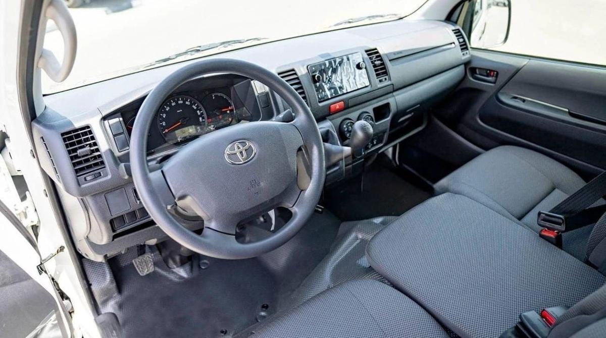 Toyota Hiace TOYOTA HIACE STD 2.5D MT 15 SEATER MY2024 – WHITE-10-10