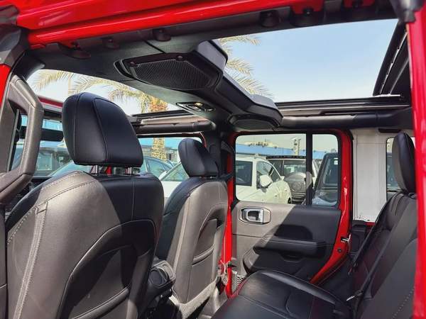 2021. Wrangler 4xe. Panoramic roof.