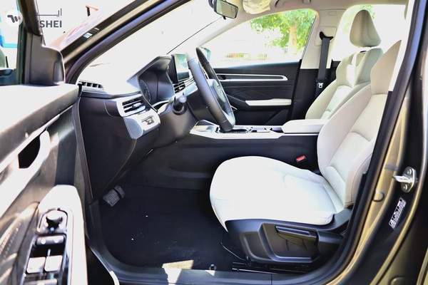 1,100 Emi Per Month 2025 GEELY EMGRAND GCC Specs Available On 0% Downpayment Bank Finance a Cash.