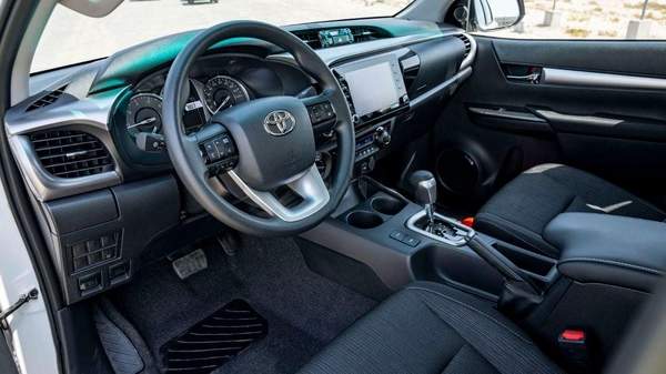 Toyota Hilux toyota hilux 2.4L DIESEL FULL OPTION