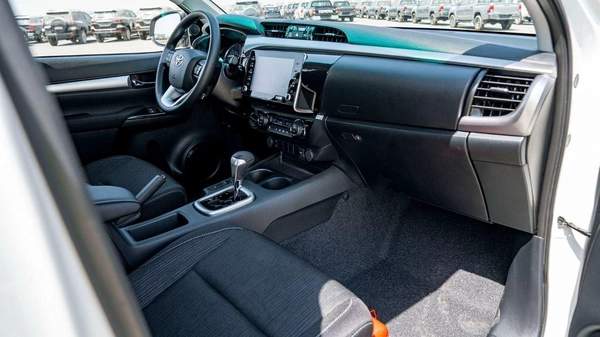 Toyota Hilux toyota hilux 2.4L DIESEL FULL OPTION