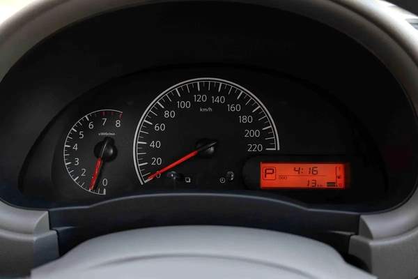 Nissan Sunny SV