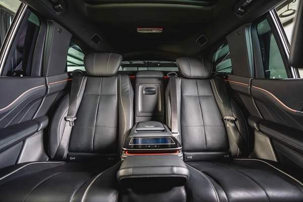 Mercedes Benz GLS 600 Maybach-High Specs-Ultra Luxury SUV-Chrome Package