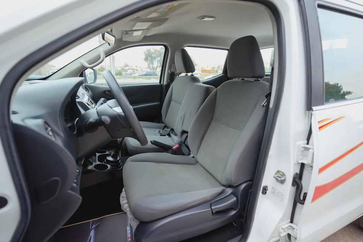Navara | Double Cabin SE 4X2 | Manual | GCC Specs | Ref#N73209-7-7