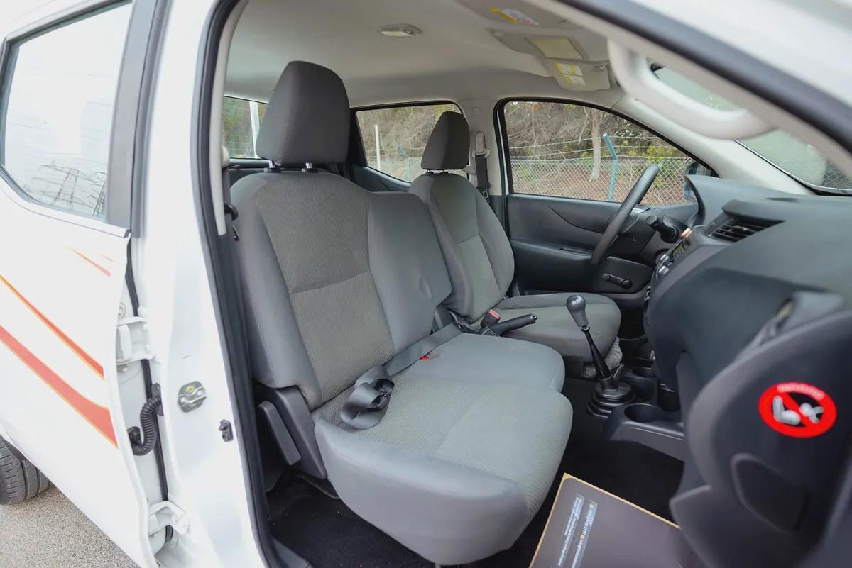 Navara | Double Cabin SE 4X2 | Manual | GCC Specs | Ref#N73209-8-8