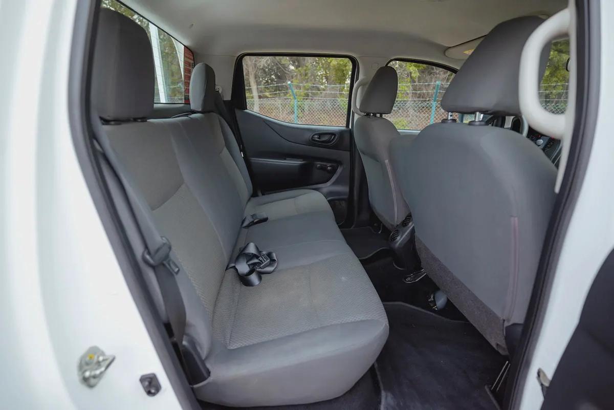 Navara | Double Cabin SE 4X2 | Manual | GCC Specs | Ref#N73209-10-10
