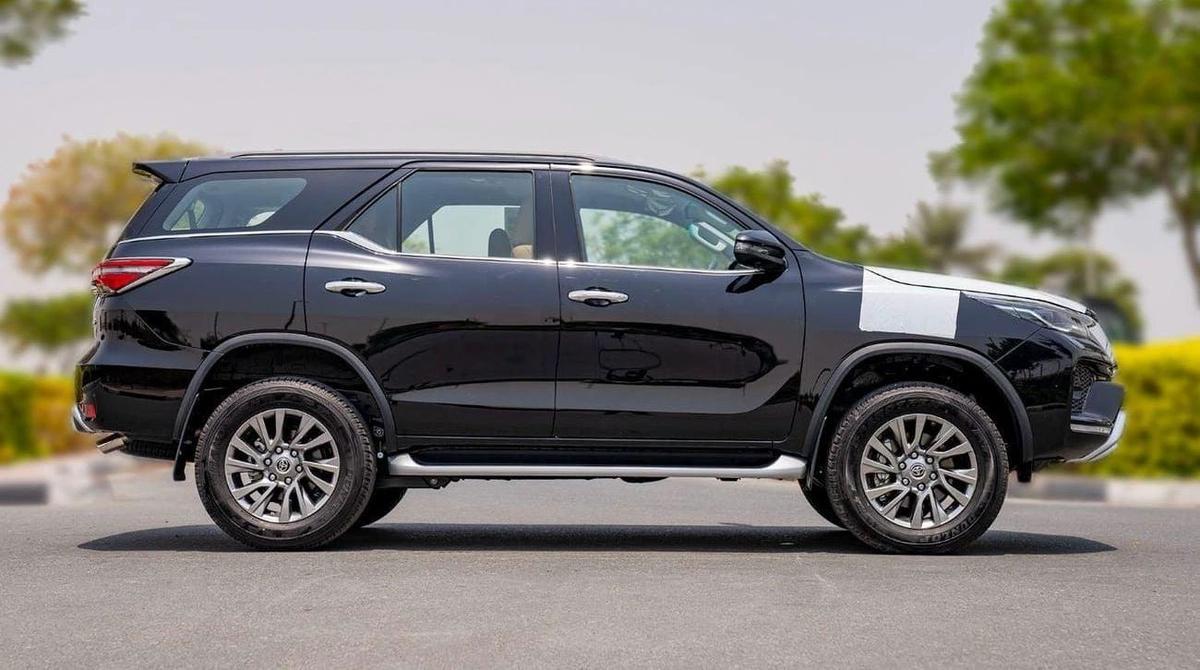 Toyota Fortuner VX1 4X4 4.0L FORTUNER SR5 4.0L V6 PETROL-5-5