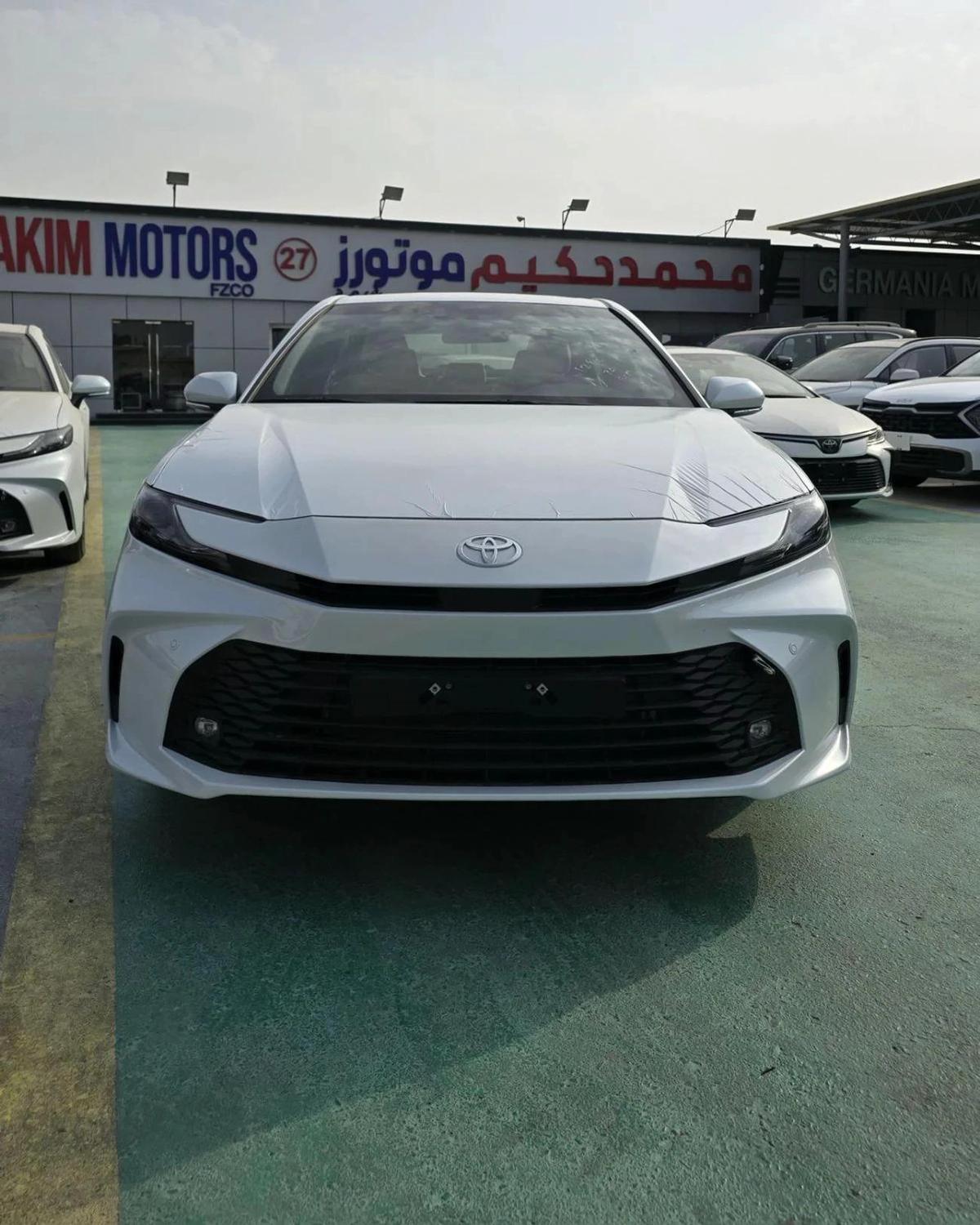 Toyota Camry E 2.5L-6-6