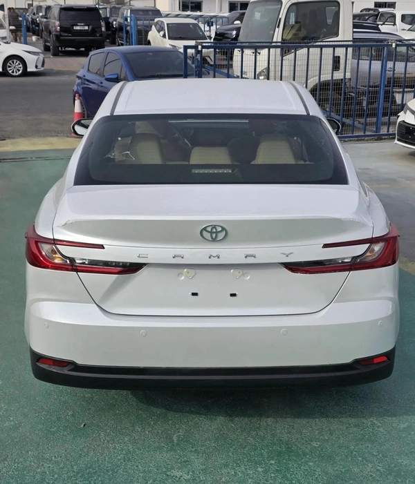 Toyota Camry E 2.5L
