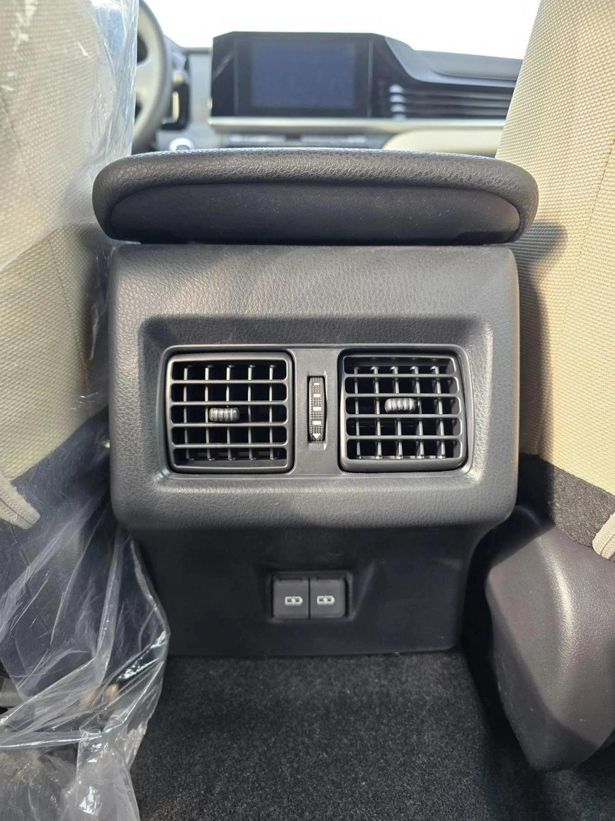Toyota Camry E 2.5L-9-9