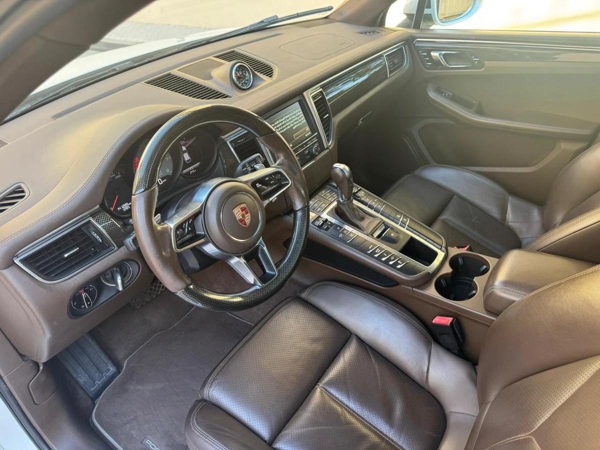 Gulf Specs 2016 PORSCHE MACAN S 3.0Litre V6 Twin-Turbo (Agency Maintained Al-Naboodah)-12-12