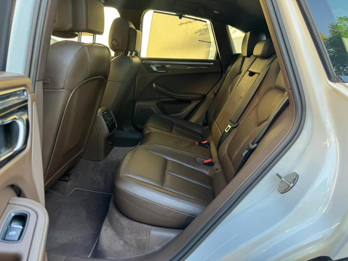 Gulf Specs 2016 PORSCHE MACAN S 3.0Litre V6 Twin-Turbo (Agency Maintained Al-Naboodah)-8-8