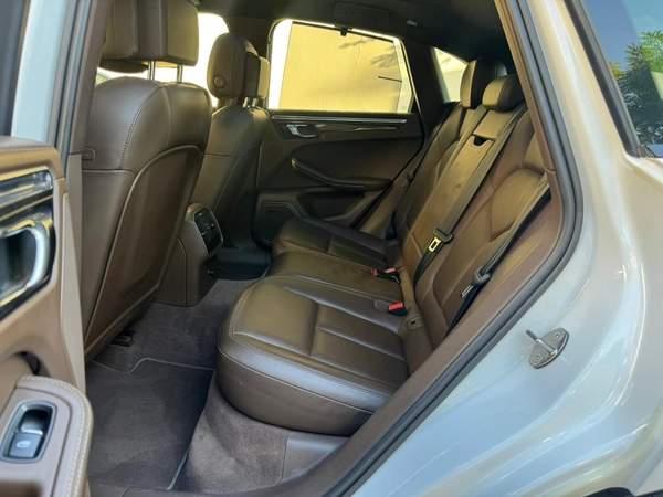 Gulf Specs 2016 PORSCHE MACAN S 3.0Litre V6 Twin-Turbo (Agency Maintained Al-Naboodah)