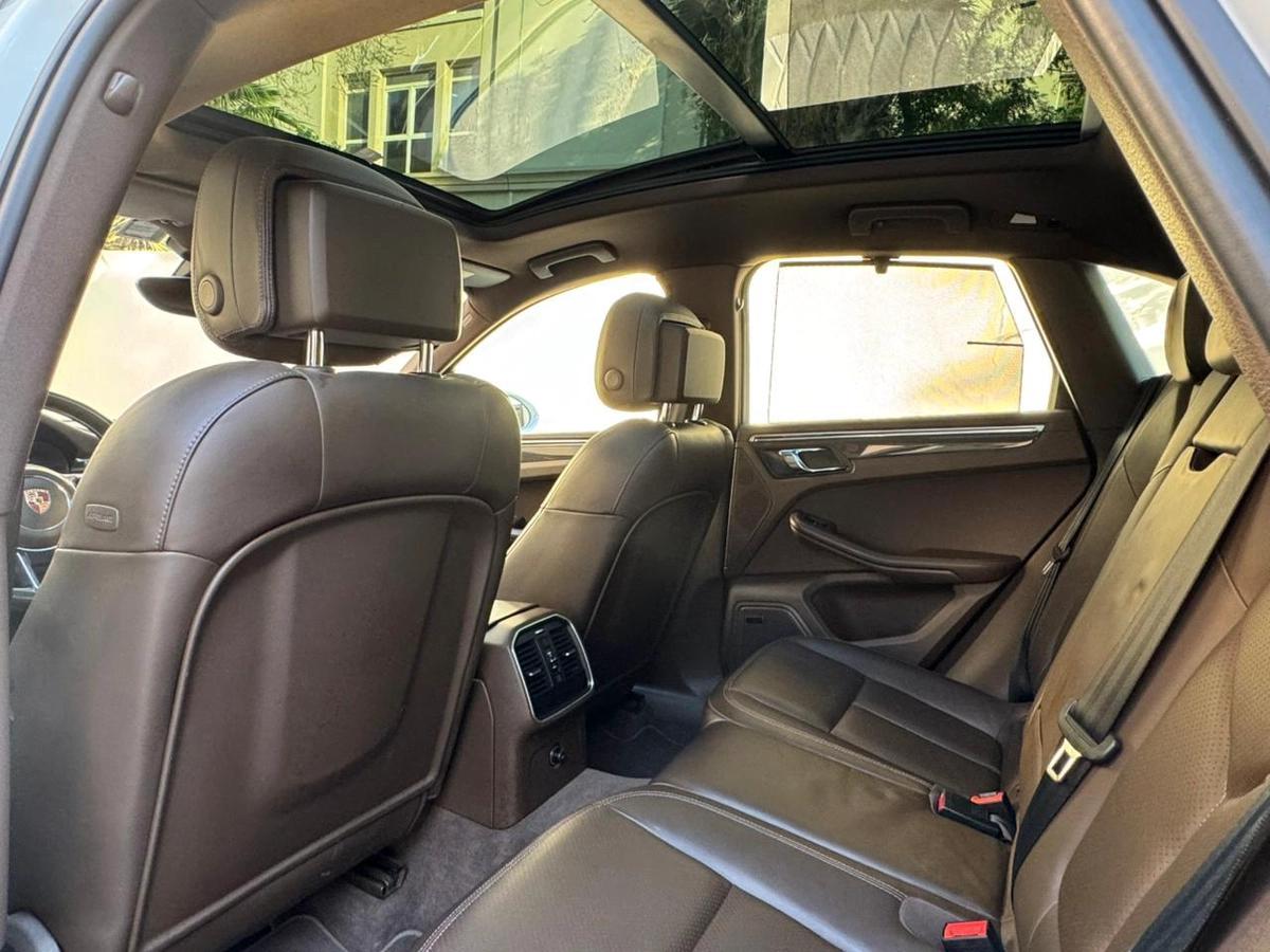Gulf Specs 2016 PORSCHE MACAN S 3.0Litre V6 Twin-Turbo (Agency Maintained Al-Naboodah)-11-11