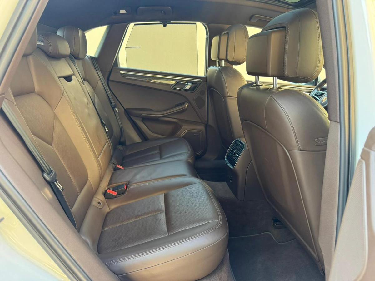 Gulf Specs 2016 PORSCHE MACAN S 3.0Litre V6 Twin-Turbo (Agency Maintained Al-Naboodah)-2-2