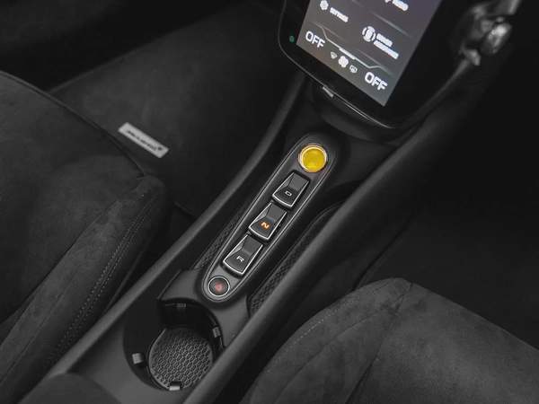 2025 ARTURA PERFORMANCE UNDER 2 YEARS FREE CONTRACT SERVICE AND WARRANTY - ONLY 450 KM