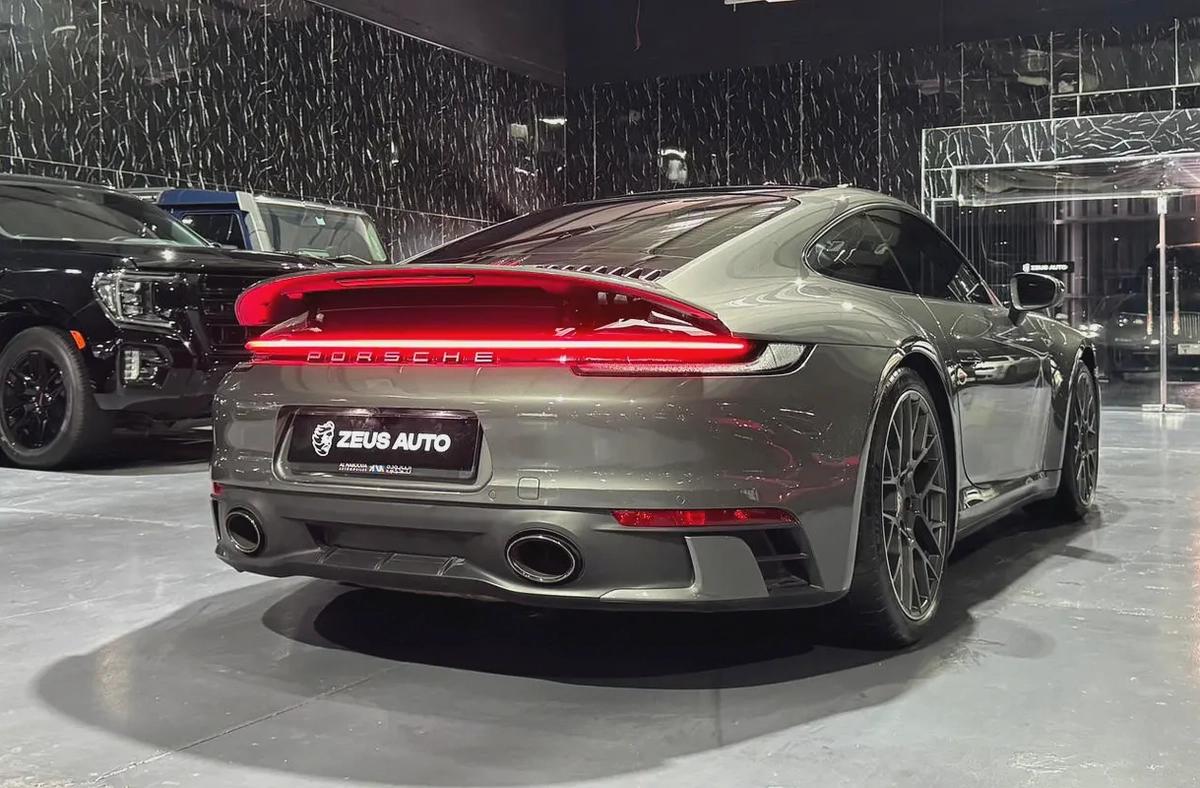 Porsche 911 Carrera 4S 2020 GCC specs for 399,000.00 AED-3-3