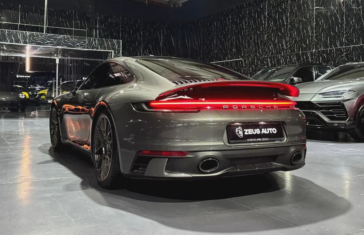 Porsche 911 Carrera 4S 2020 GCC specs for 399,000.00 AED-4-4