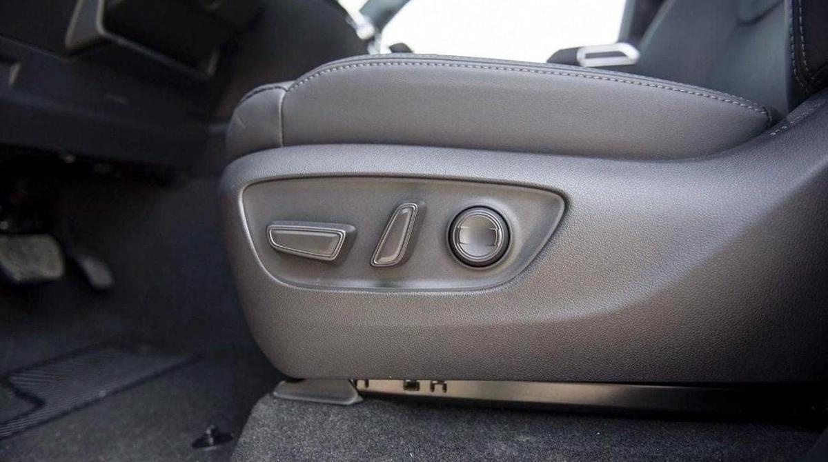 Toyota Land Cruiser LAND CRUISER VX 3.5L-13-13