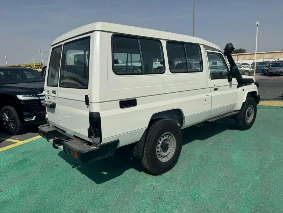 Toyota Land Cruiser 70 4.2L DIESEL 3 DOORS M/T 2024-5-5